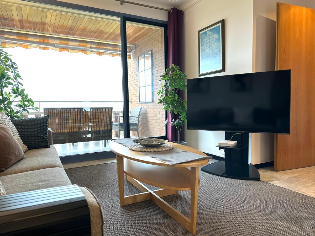 Lets Holidays Apartment Sea Views In Барселона Екстериор снимка