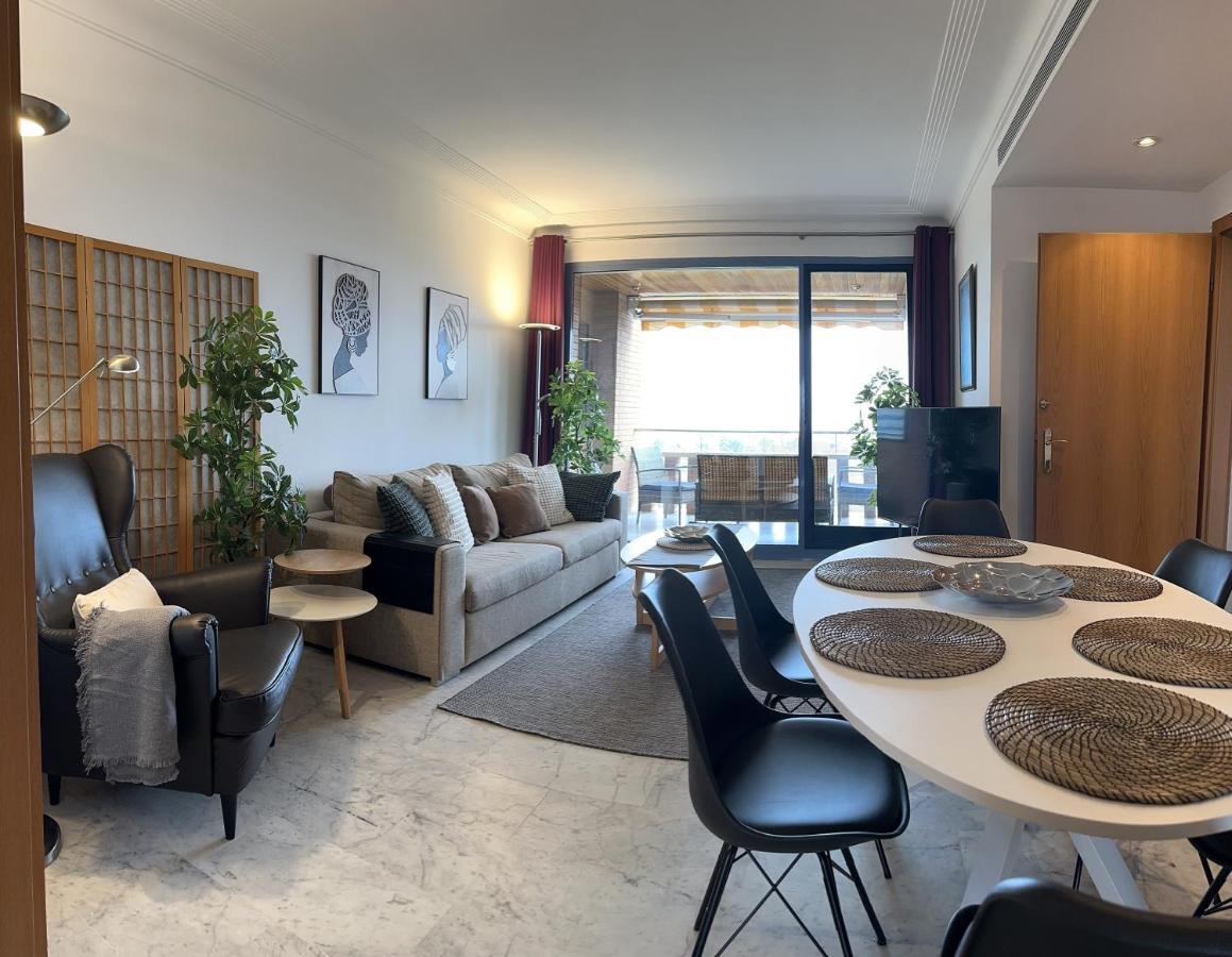 Lets Holidays Apartment Sea Views In Барселона Екстериор снимка