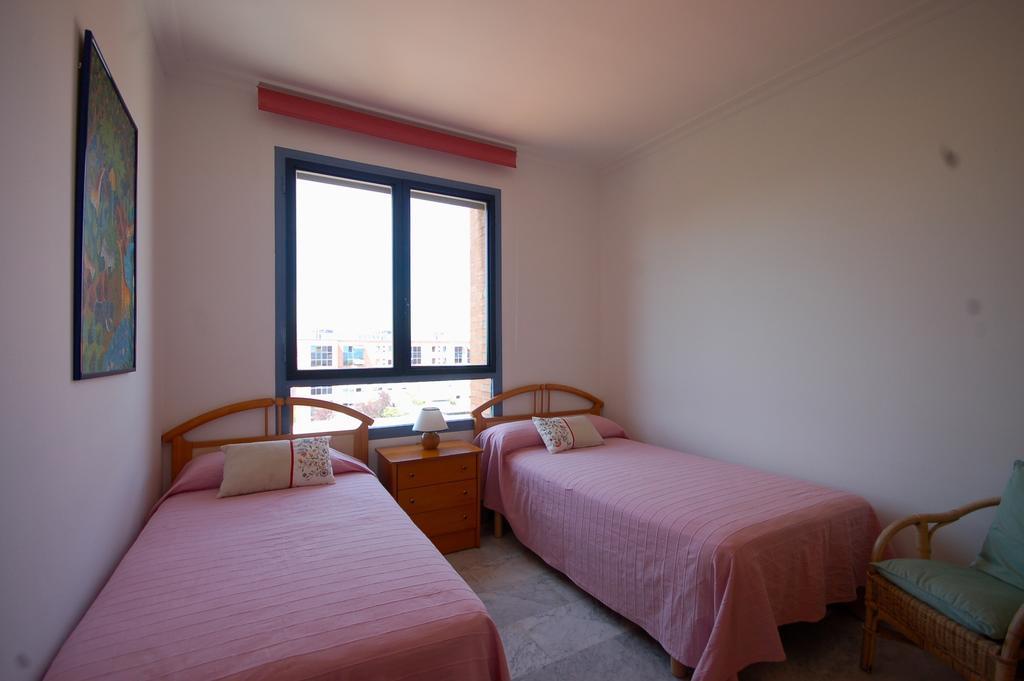 Lets Holidays Apartment Sea Views In Барселона Стая снимка