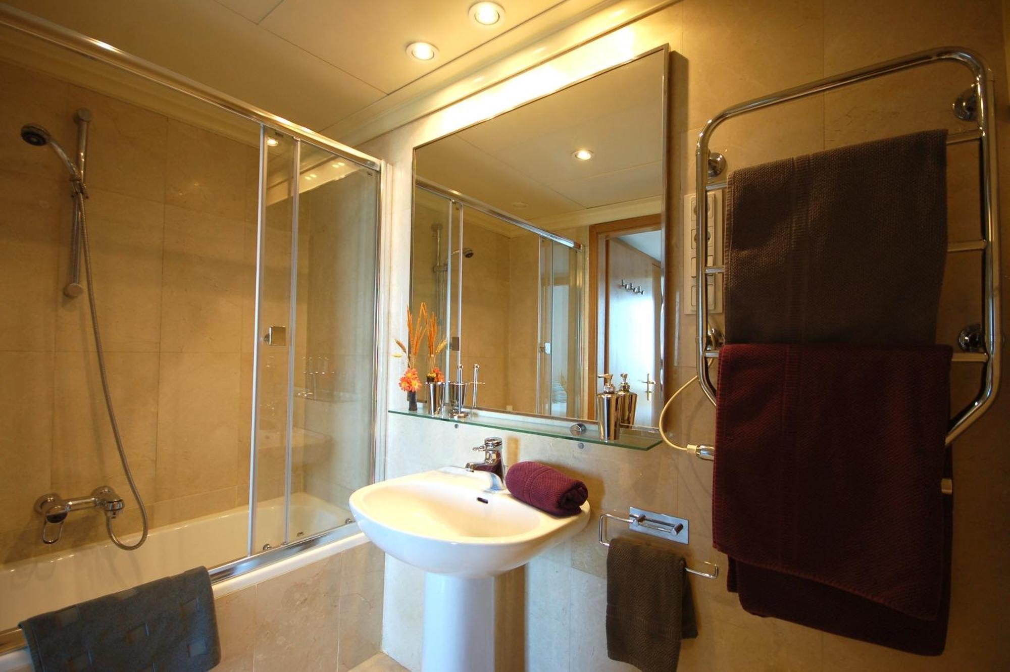 Lets Holidays Apartment Sea Views In Барселона Екстериор снимка